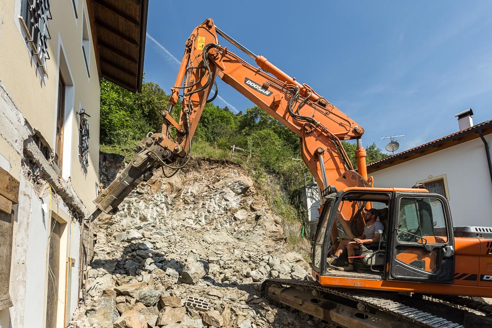 Tiefbau Hofer Baggerarbeiten Eisacktal Südtirol Abbruch