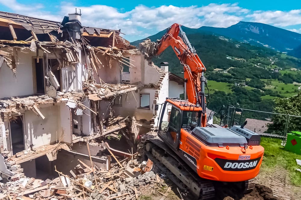 Tiefbau Hofer Baggerarbeiten Eisacktal Südtirol Abbruch