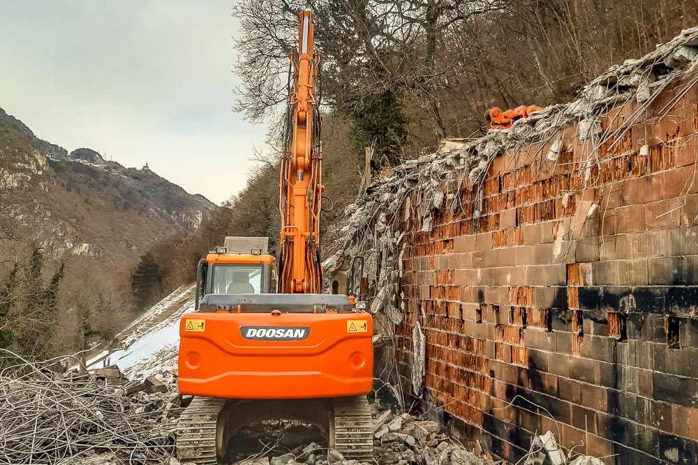 Tiefbau Hofer Baggerarbeiten Eisacktal Südtirol Abbruch