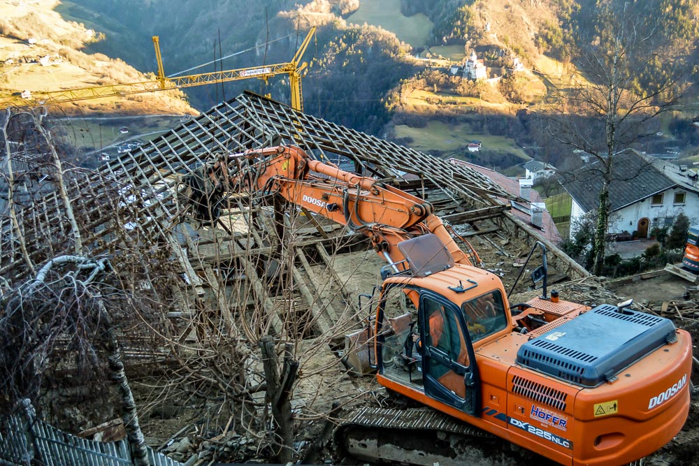 Tiefbau Hofer Baggerarbeiten Eisacktal Südtirol Abbruch