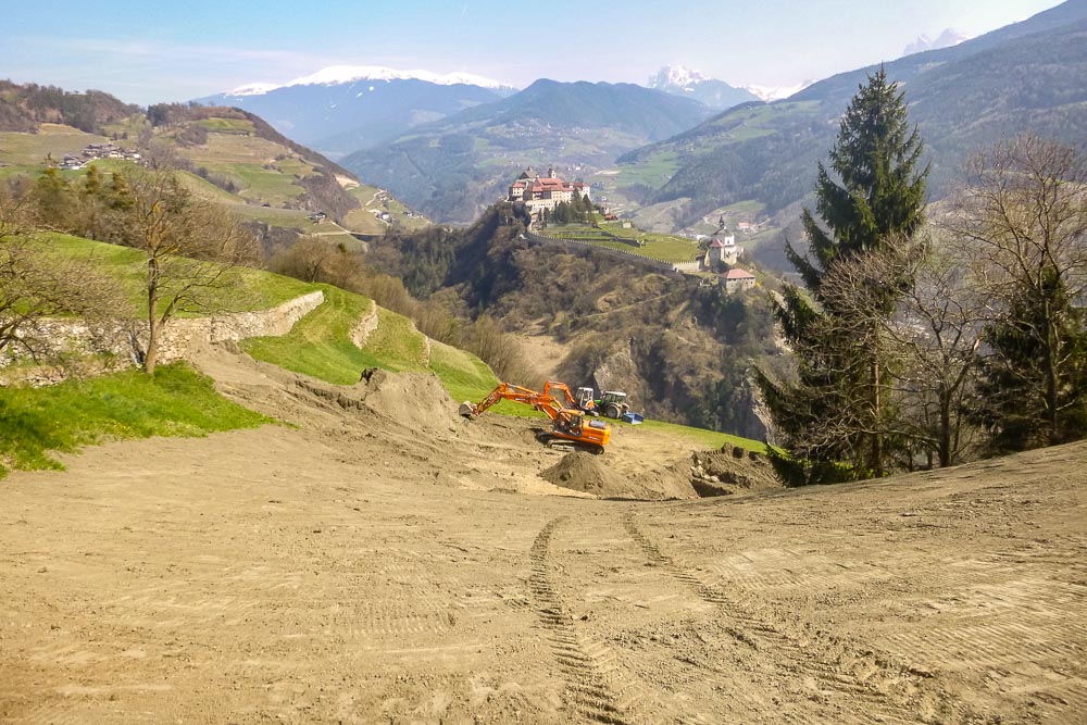 Tiefbau Hofer Baggerarbeiten Eisacktal Südtirol Planierung Gelände