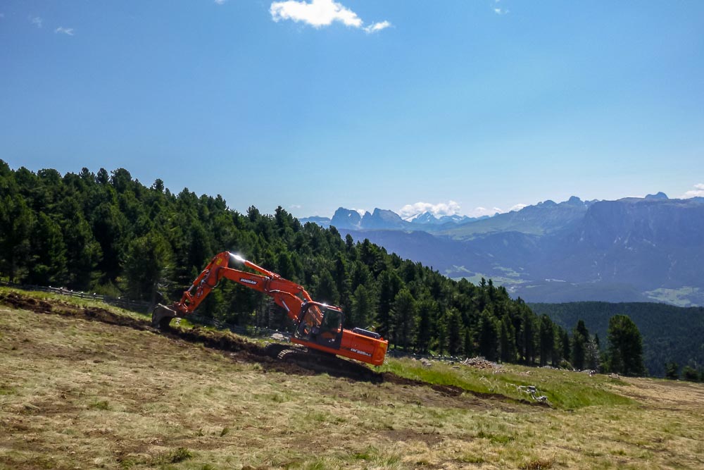 Tiefbau Hofer Baggerarbeiten Eisacktal Südtirol Planierung Gelände