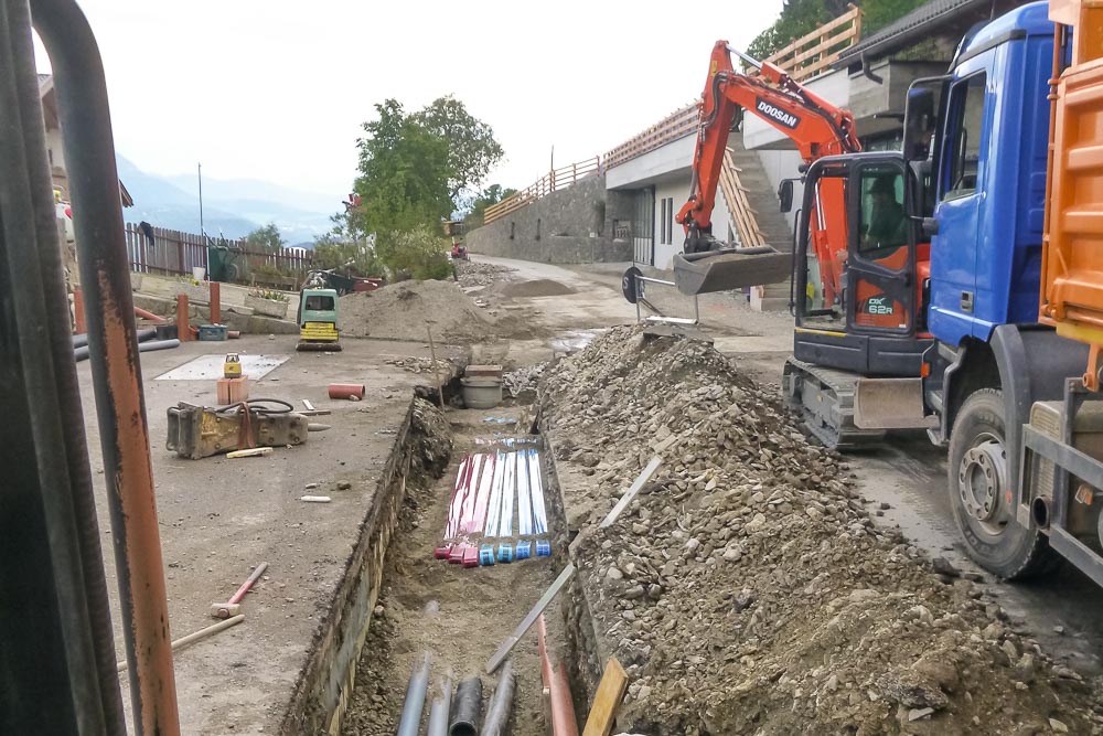 Tiefbau Hofer Baggerarbeiten Eisacktal Südtirol Rohrleitung