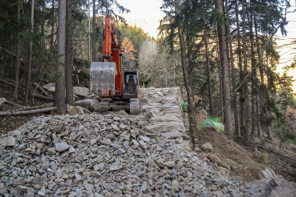 Tiefbau Hofer Baggerarbeiten Eisacktal Südtirol Wege Strassen Forststraße Zufahrten