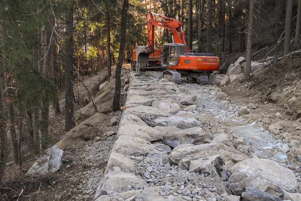 Tiefbau Hofer Baggerarbeiten Eisacktal Südtirol Wege Strassen Forststraße Zufahrten