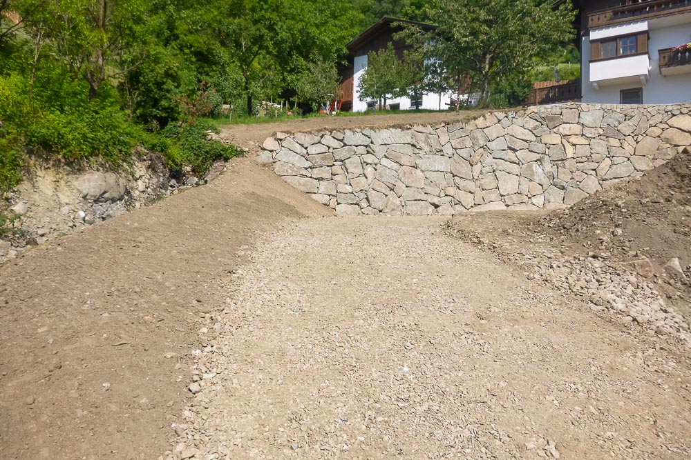 Tiefbau Hofer Baggerarbeiten Eisacktal Südtirol Wege Strassen Forststraße Zufahrten