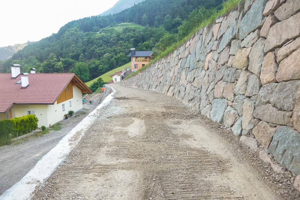 Tiefbau Hofer Baggerarbeiten Eisacktal Südtirol Wege Strassen Forststraße Zufahrten