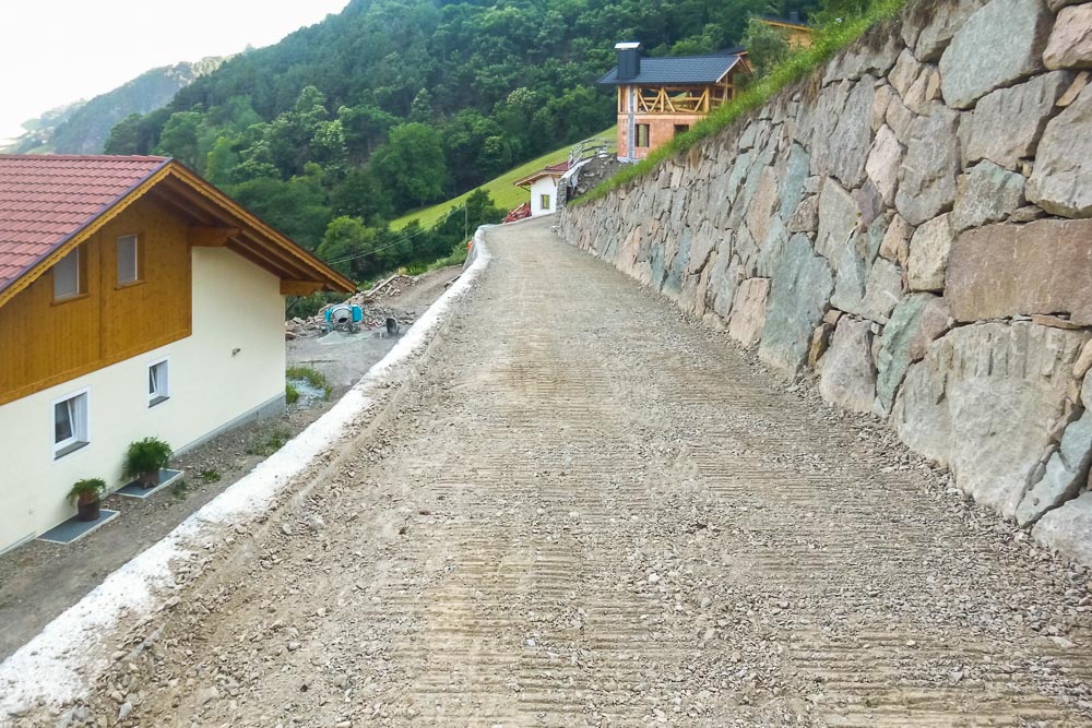 Tiefbau Hofer Baggerarbeiten Eisacktal Südtirol Wege Strassen Forststraße Zufahrten