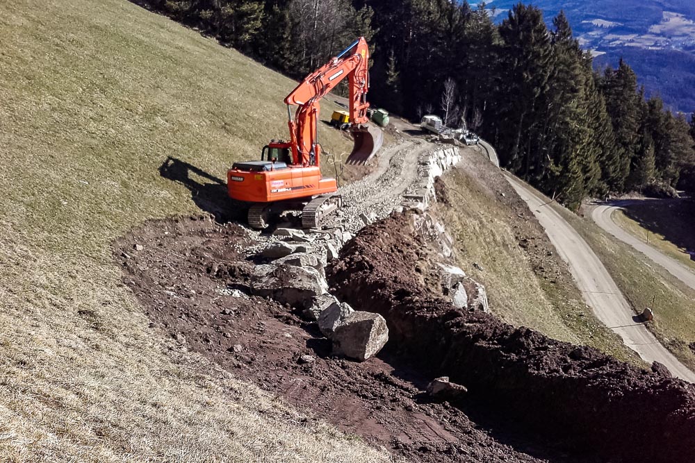 Tiefbau Hofer Baggerarbeiten Eisacktal Südtirol Wege Strassen Forststraße Zufahrten