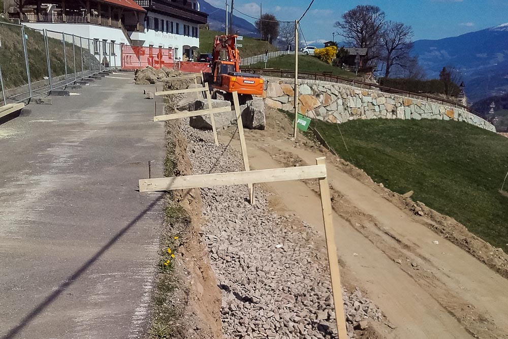 Tiefbau Hofer Baggerarbeiten Eisacktal Südtirol Wege Strassen Forststraße Zufahrten