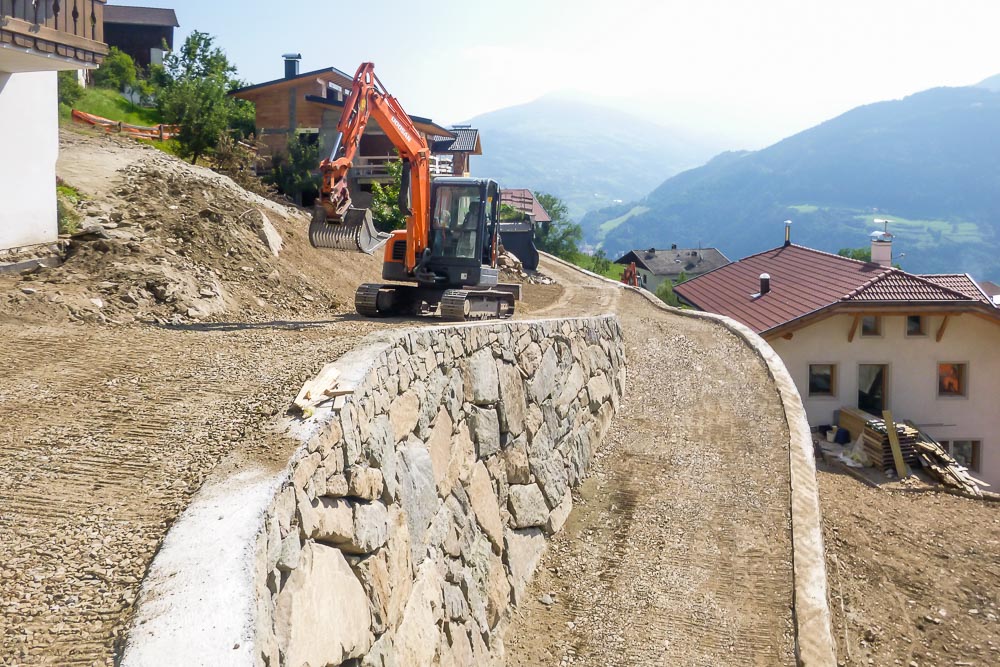 Tiefbau Hofer Baggerarbeiten Eisacktal Südtirol Wege Strassen Forststraße Zufahrten